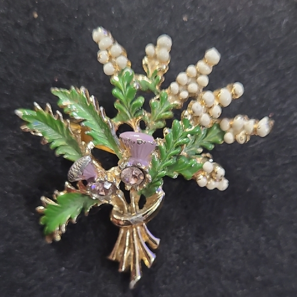 Elegant Floral Brooch - Picture 1 of 2
